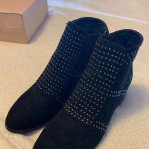 black boots size 9
